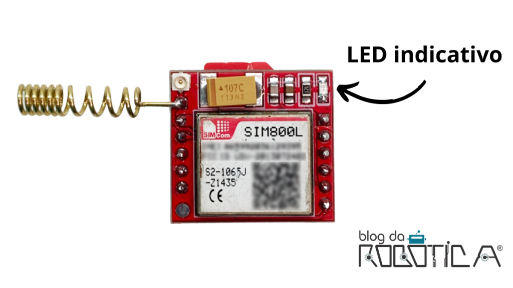 A figura mostra uma foto real que indica onde se localiza o led do módulo Sim800l