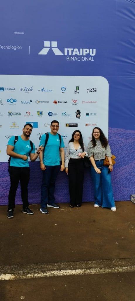 Fotos que mostram vários momentos da Equipe CDR e Blog da Robótica na Latinoware 2023.