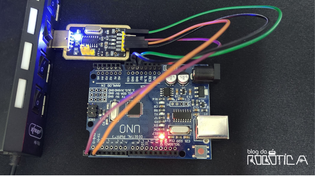 Imagem do Arduino Uno sendo alimentado pelo Módulo CH340