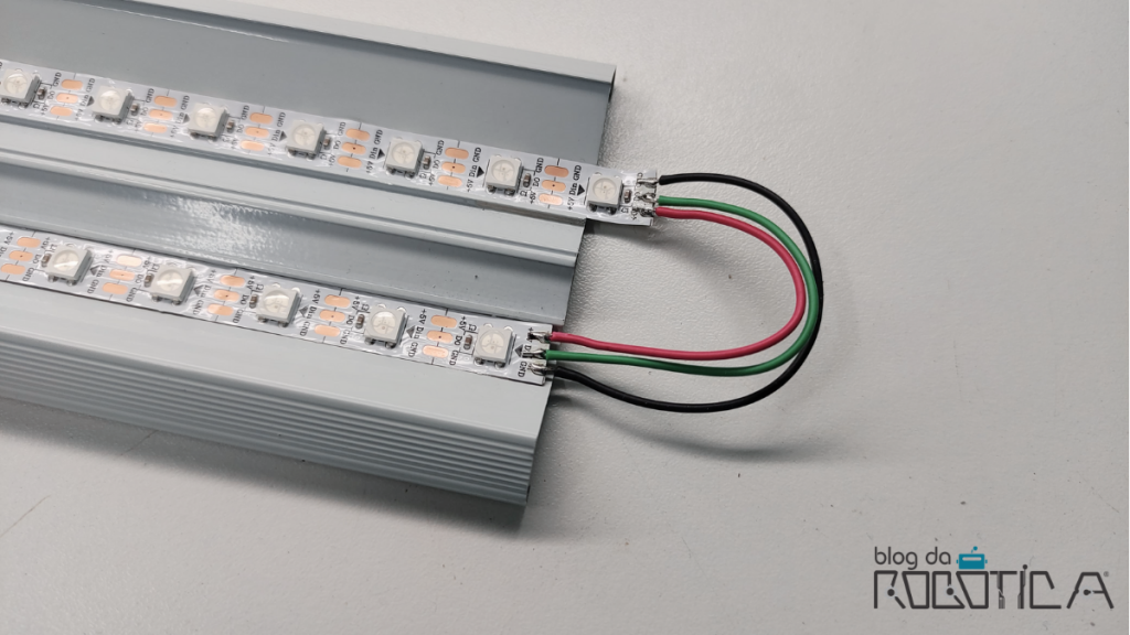 Ligações entre as fitas de LED.