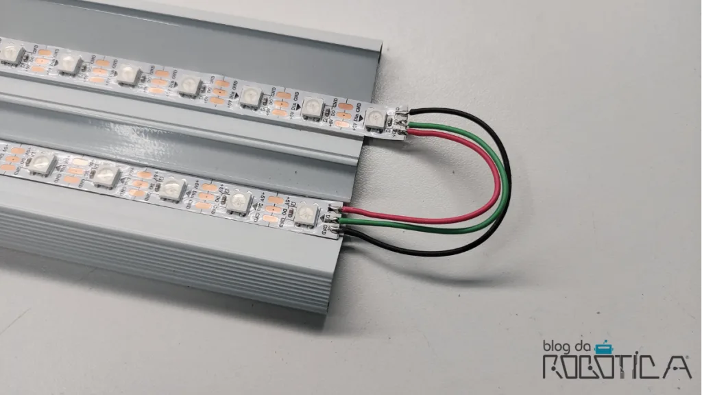 Ligações entre as fitas de LED.